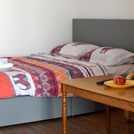 Lovely 1 Bedroom Apartment With Free Street Parking Bukurešť Exteriér fotografie