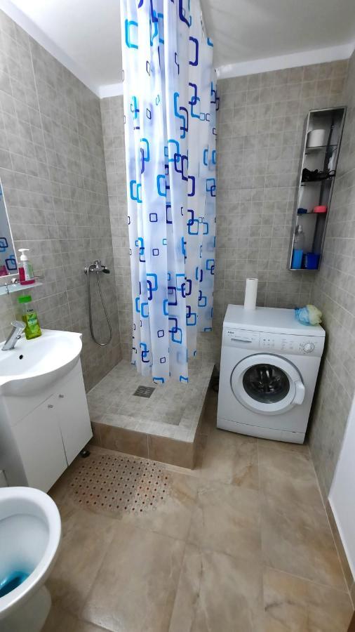 Lovely 1 Bedroom Apartment With Free Street Parking Bukurešť Exteriér fotografie