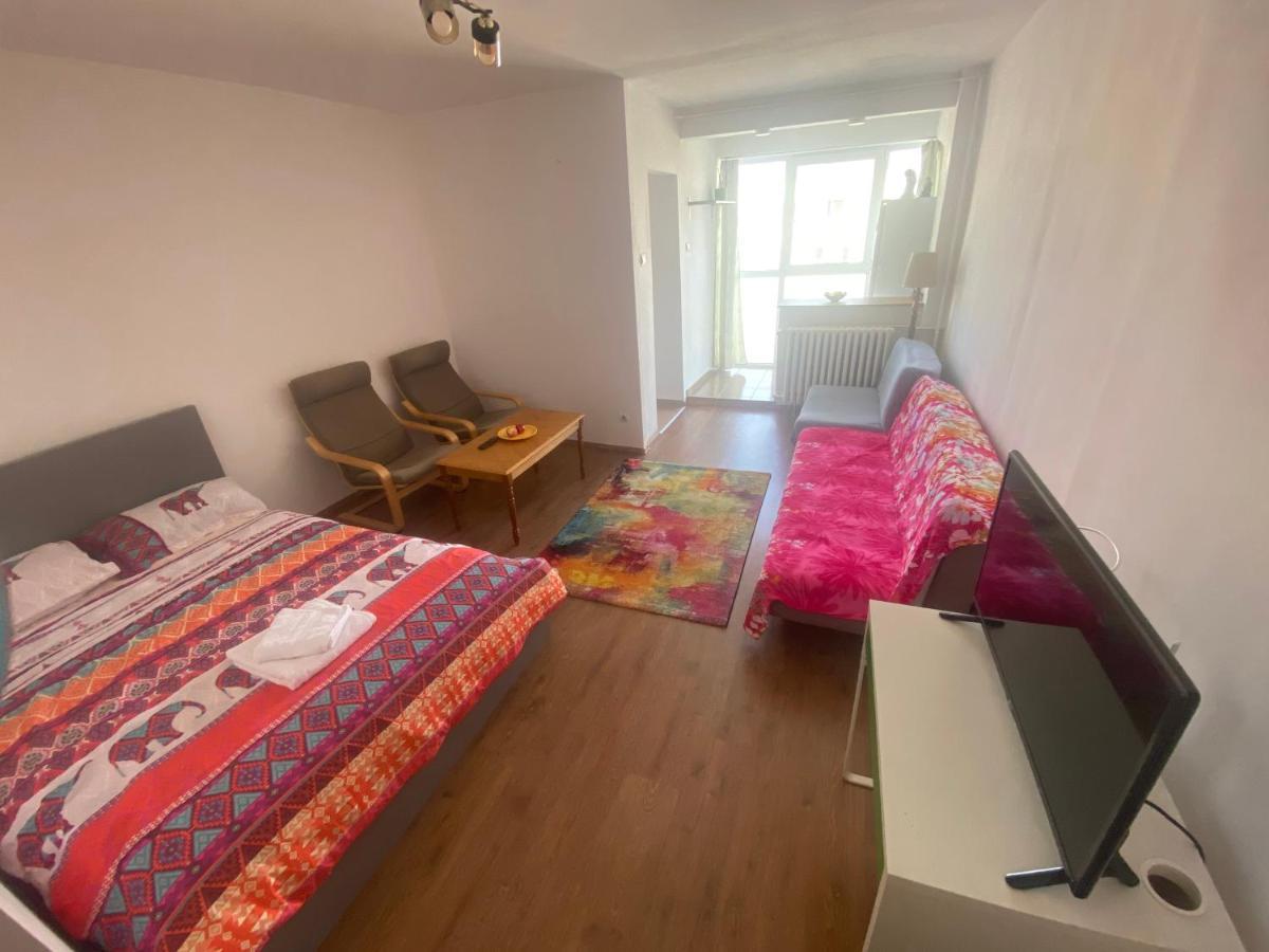 Lovely 1 Bedroom Apartment With Free Street Parking Bukurešť Exteriér fotografie